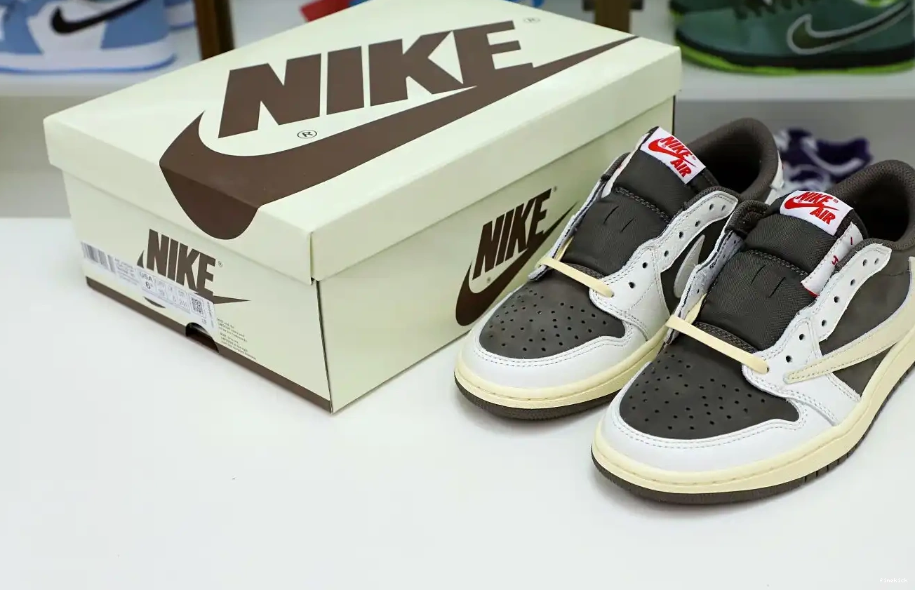 MOCHA REVERSE X 1 LOW JORDAN OG SCOTT TRAVIS AIR 0404